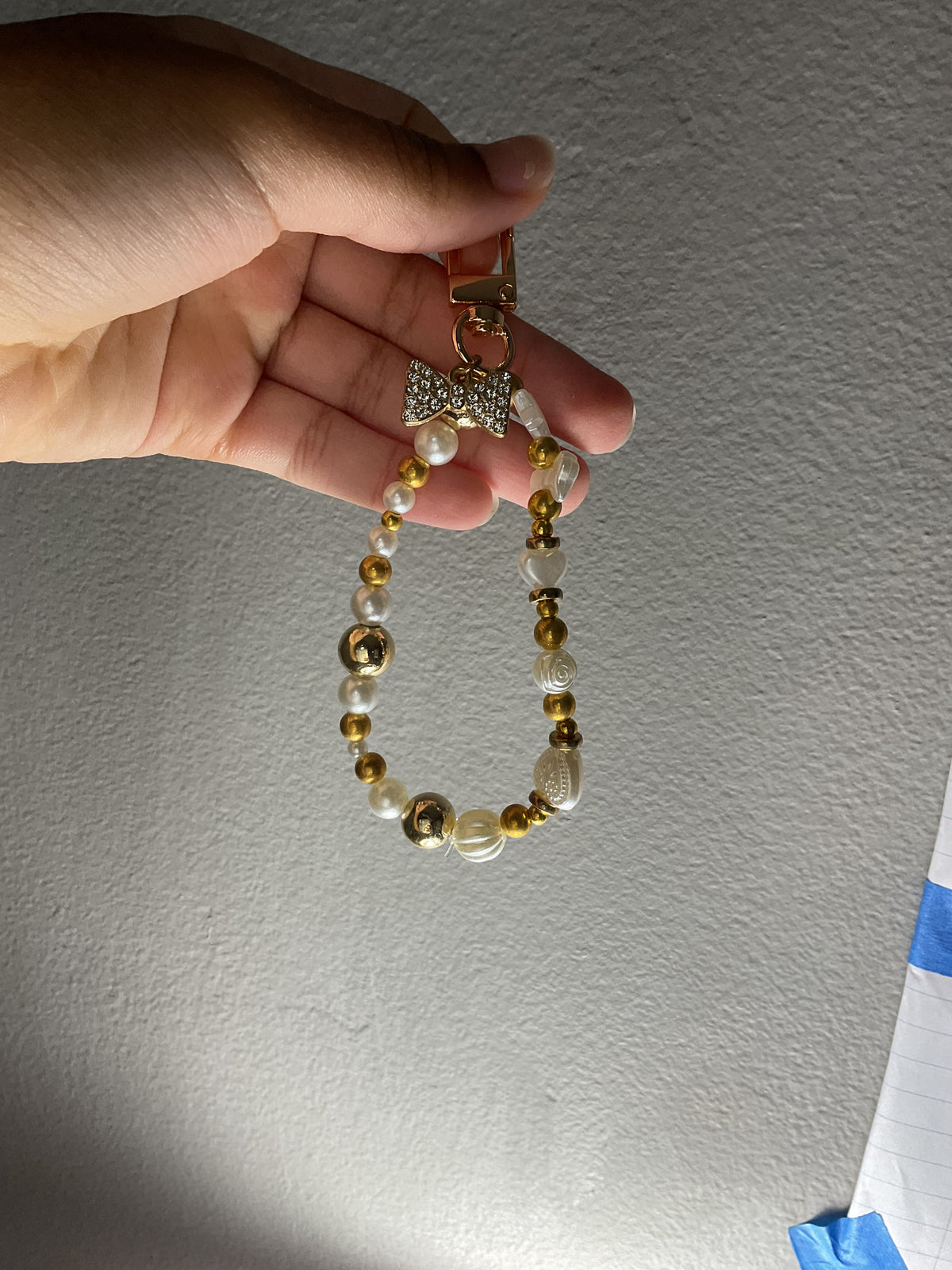 ✨gold bow charm keychain✨