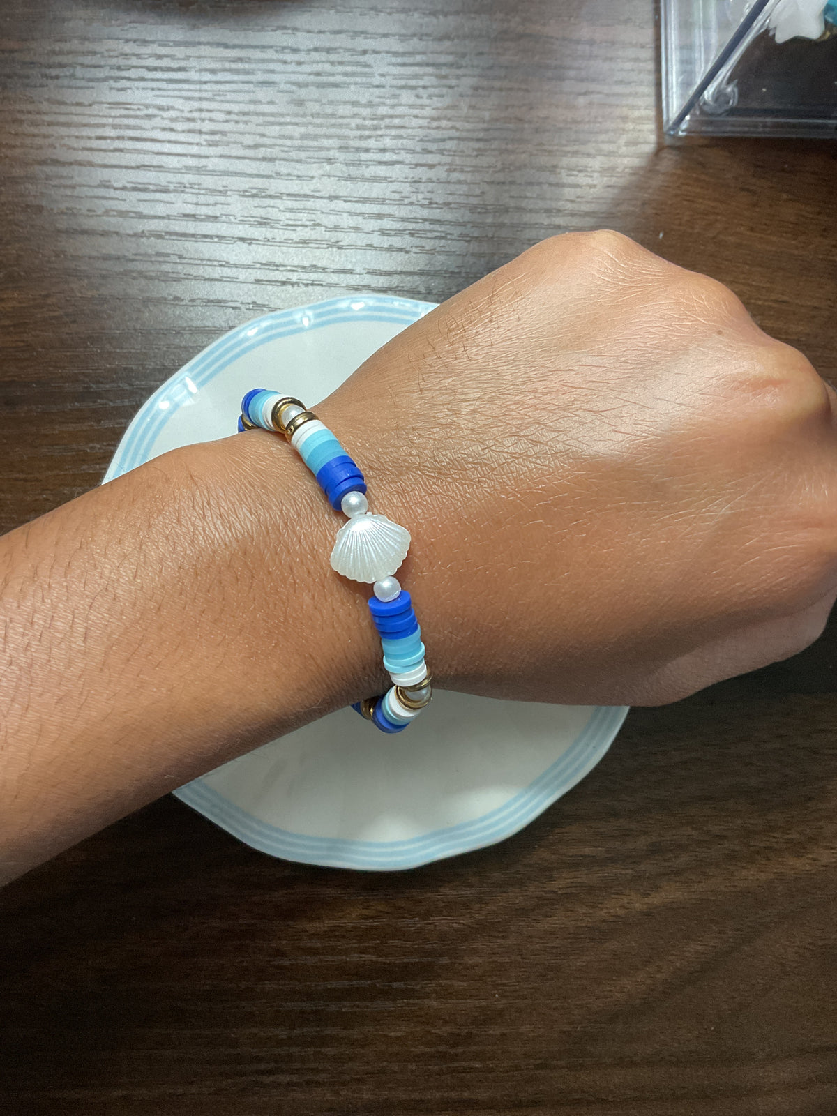 ✨seashell charm clay bead bracelet✨🐚