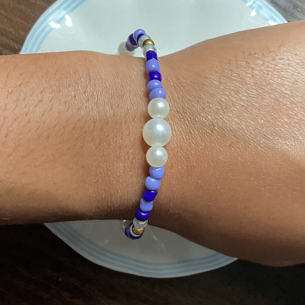 ✨pearl and purple seed bead bracelet✨