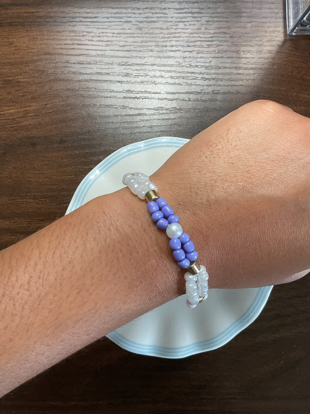 ✨bow seed bead bracelet✨